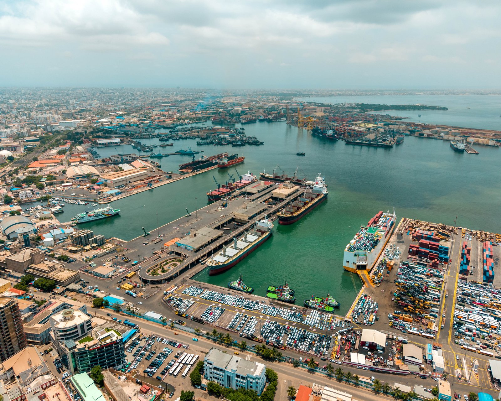 Vue aérienne du Port autonome de Dakar et de ses quais